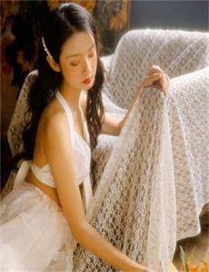 《欧美亚洲天堂网-解开白丝老师的短裙猛烈进入》